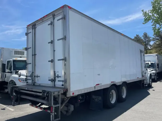 2018 FREIGHTLINER M2 106