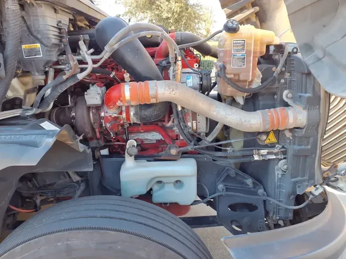 2019 NAVISTAR INTERNATIONAL LT625 SLPR CAB