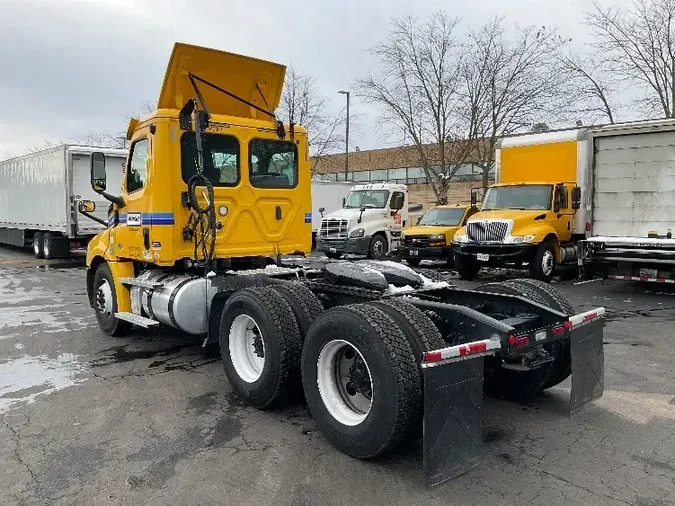 2020 Freightliner T12664ST