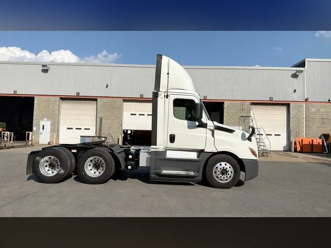 2020 Freightliner Cascadia 126