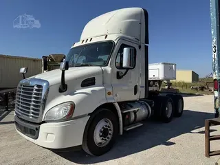 2017 FREIGHTLINER CASCADIA 113
