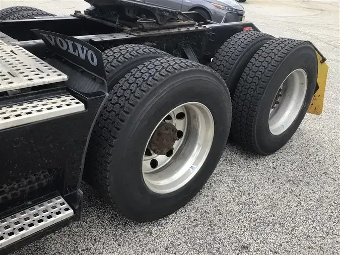 2019 VOLVO VNL860