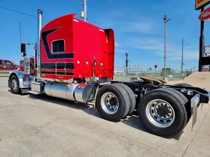 2022 Peterbilt 389