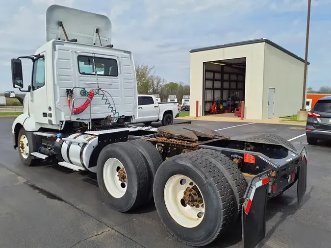 2019 VOLVO VNL64T-300