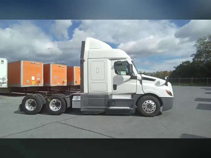 2021 Freightliner Cascadia 126c19d021a51657698e70be82147dd4ade
