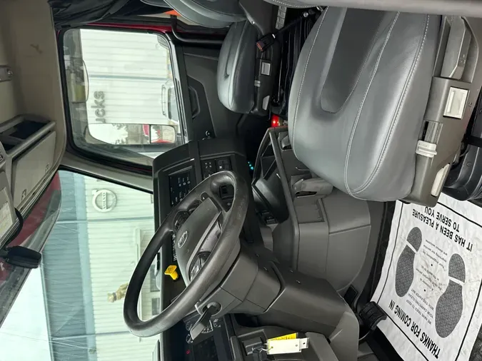 2019 Volvo VNL64T860