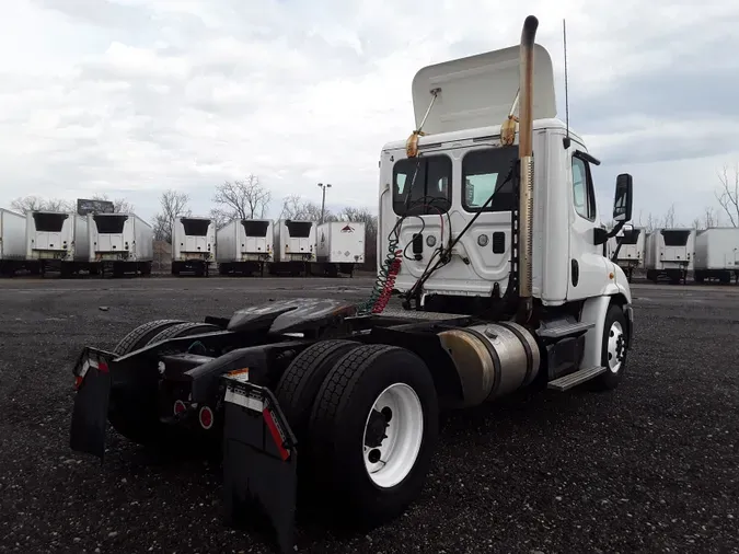 2014 FREIGHTLINER/MERCEDES CASCADIA 113