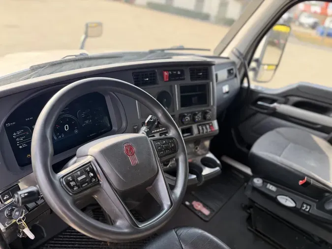 2023 Kenworth T680