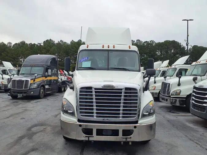 2019 FREIGHTLINER/MERCEDES CASCADIA 125