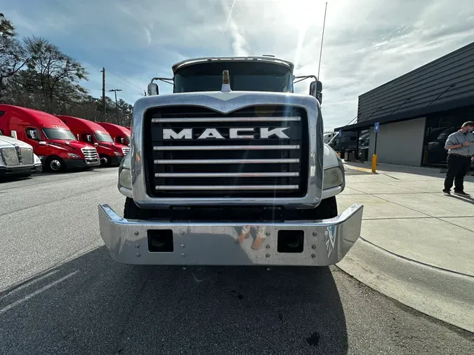 2018 Mack GU813