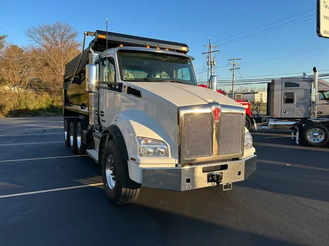 2025 Kenworth T880