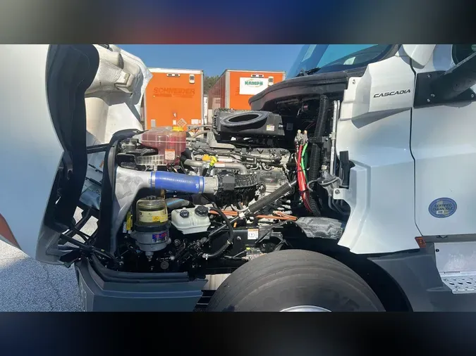 2021 Freightliner Cascadia 126