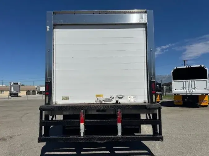 2018 Peterbilt 325
