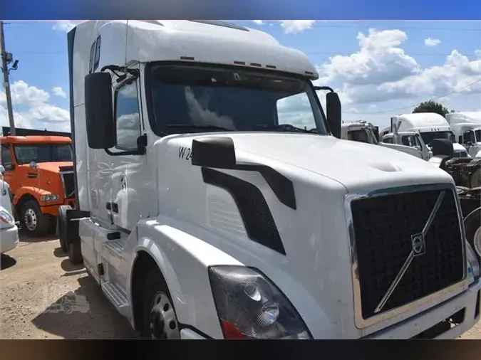 2016 VOLVO VNL64T670