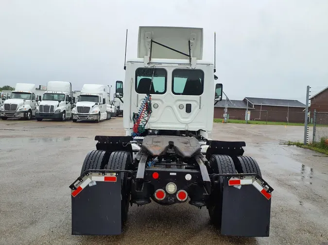 2016 FREIGHTLINER/MERCEDES CASCADIA 113