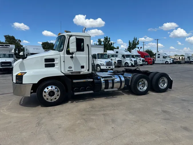 2022 MACK AN64T