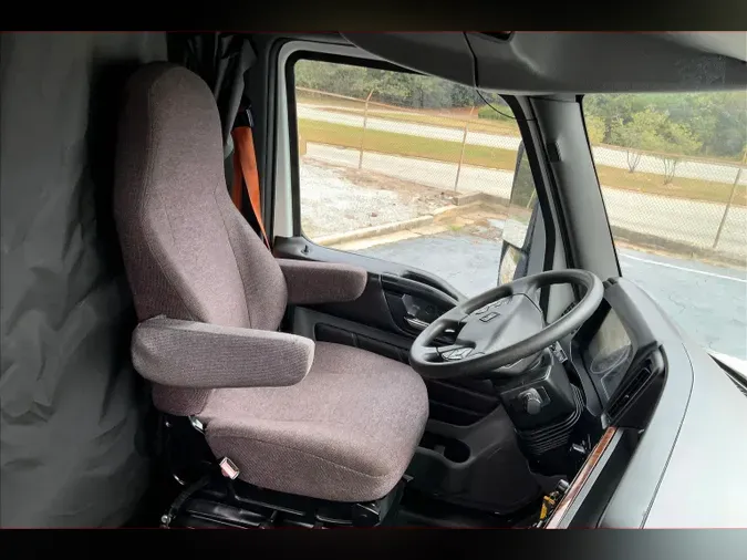 2022 INT LT625 6x4