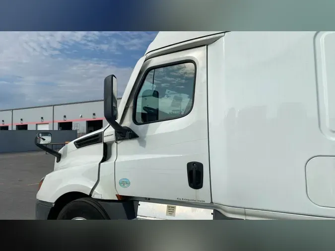 2023 Freightliner Cascadia 126