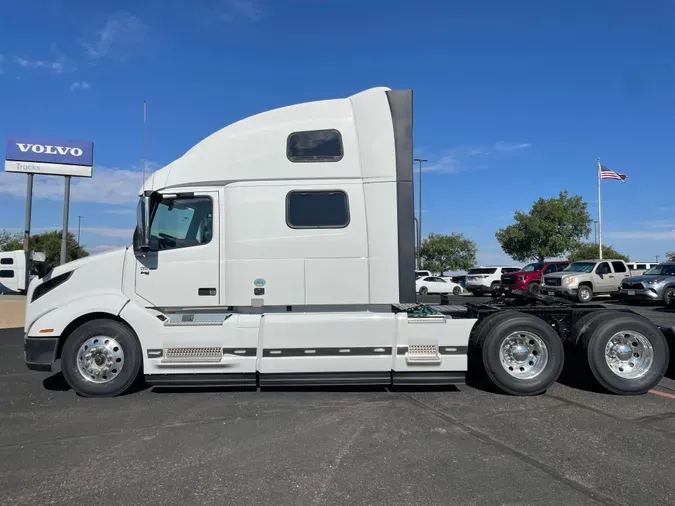 2025 VOLVO VNL64T860