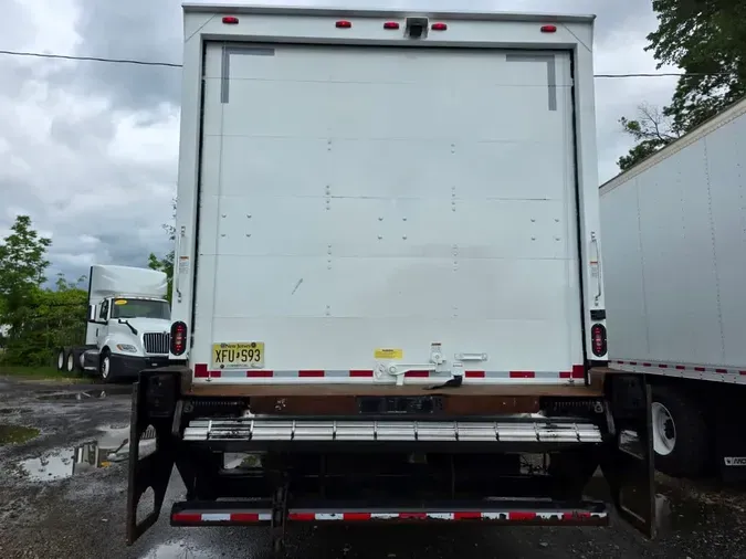 2018 FREIGHTLINER M2 106