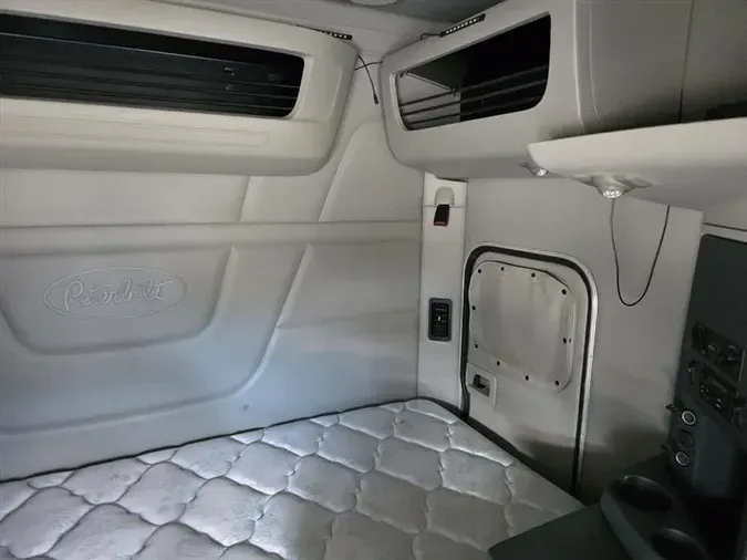 2021 PETERBILT 579