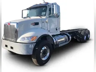 2022 Peterbilt 348