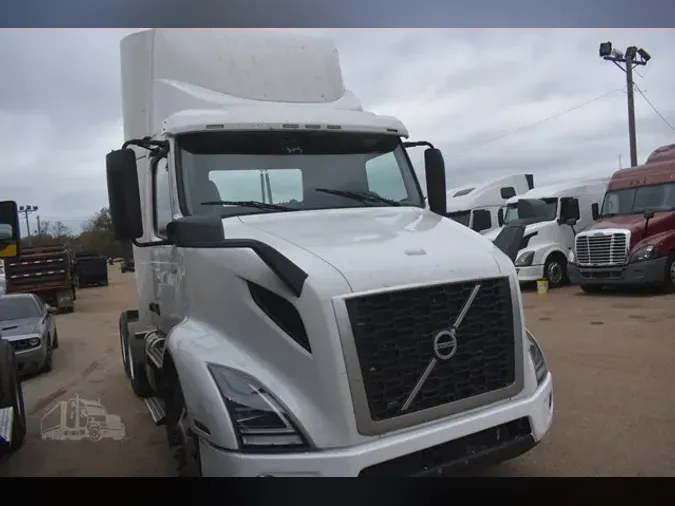 2019 VOLVO VNR64T300