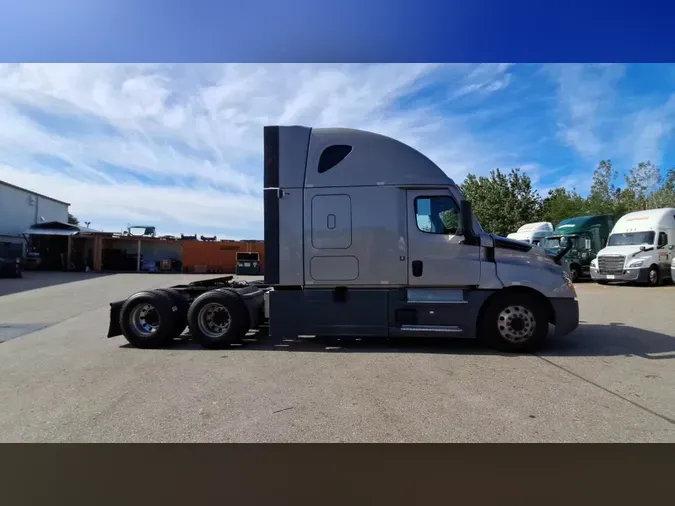 2023 Freightliner Cascadia 126