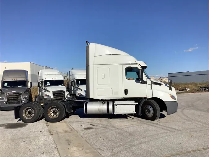 2019 Freightliner Cascadia 126