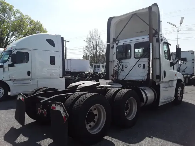2019 FREIGHTLINER/MERCEDES CASCADIA 125