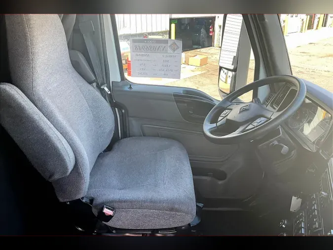 2022 INT LT625 6x4
