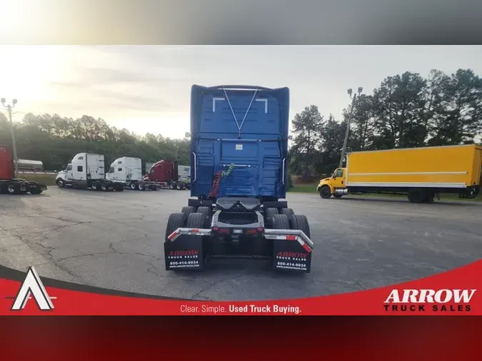 2023 VOLVO VNL760