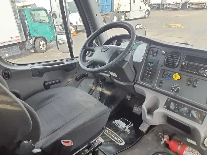 2020 FREIGHTLINER M2 106