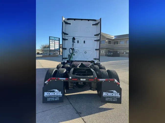 2022 FREIGHTLINER Cascadia 126