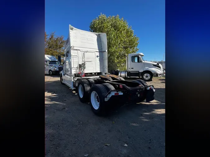 2020 VOLVO VNL64T-760