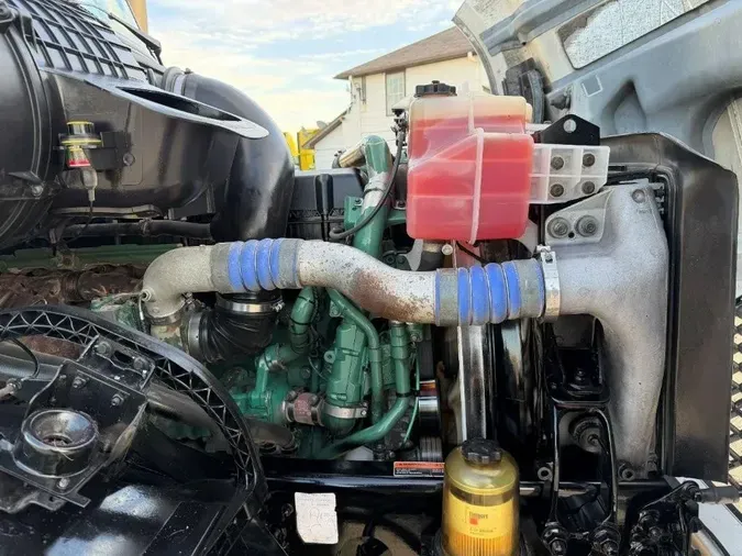 2017 Volvo VNL64T760c1df6ad01df0a14aea718f22857d9e80