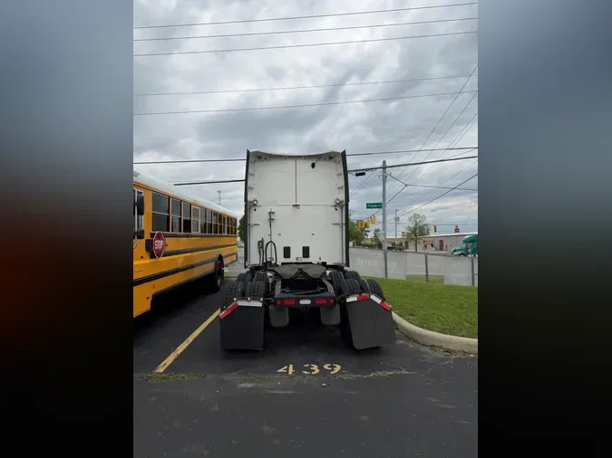 2021 Peterbilt 579c1df71c1b316d2a1b7e95adea5d586b9