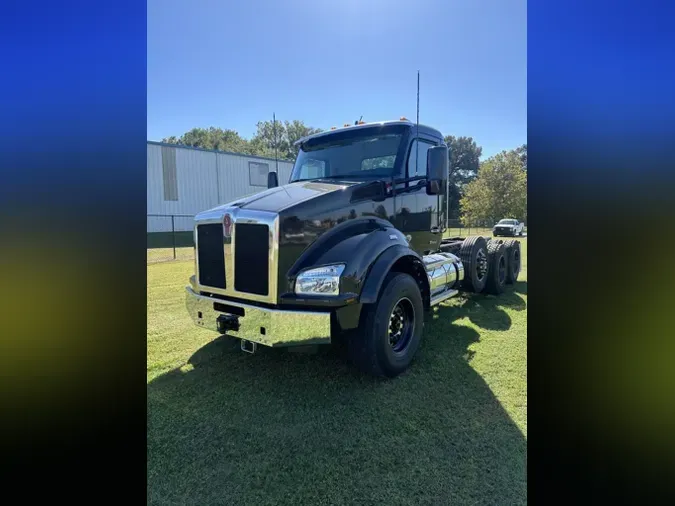 2025 Kenworth T880