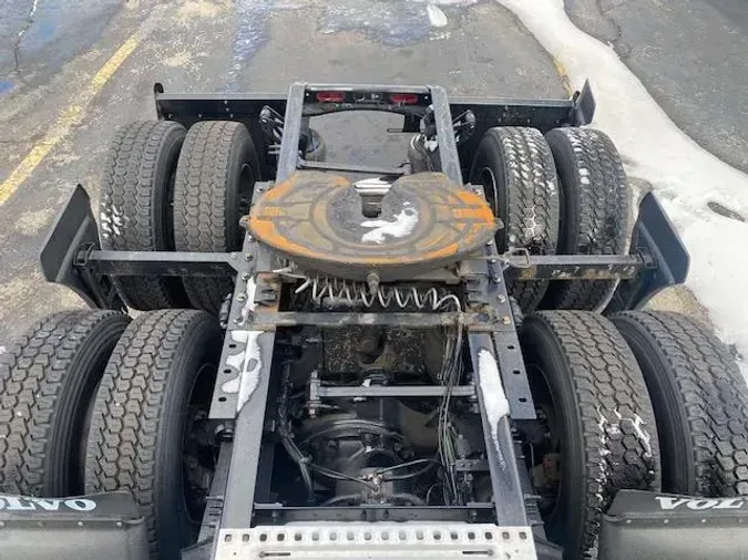 2023 Volvo VNR64T400