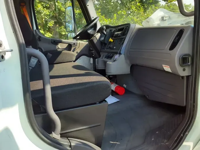 2020 FREIGHTLINER/MERCEDES M2 106