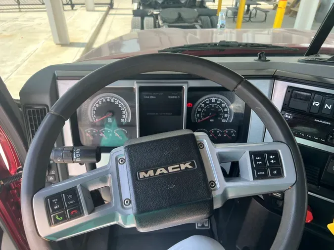 2020 MACK PI64T