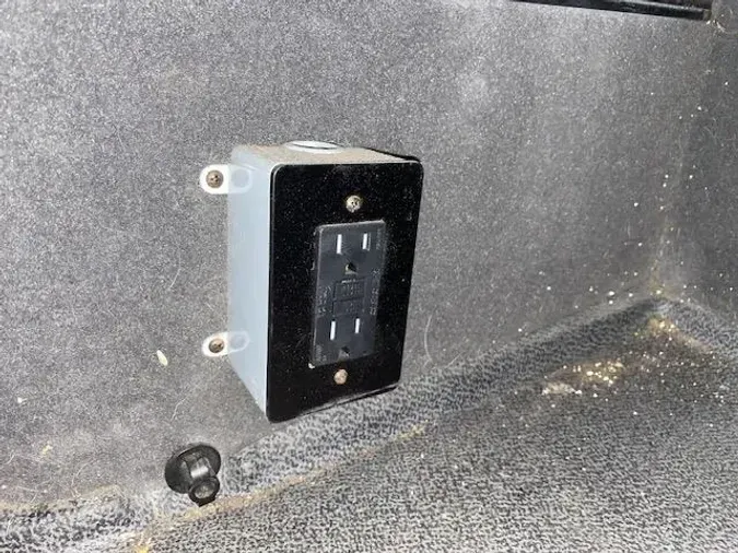 2023 Volvo VNR64T400