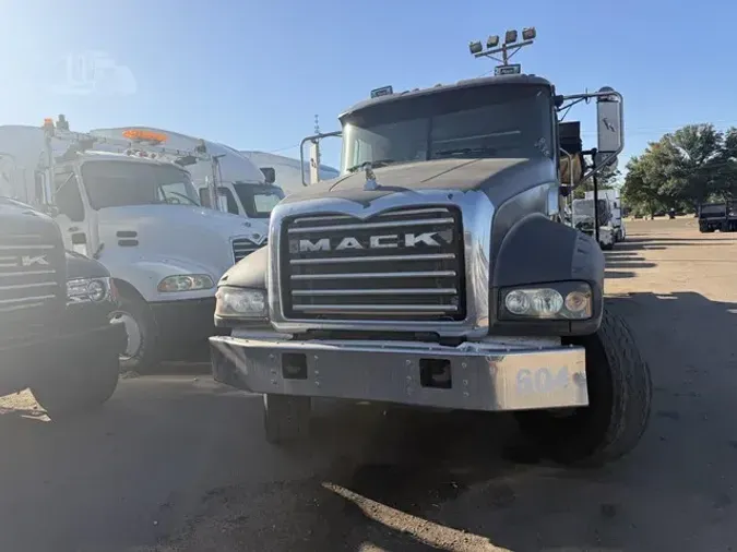 2012 MACK GRANITE GU713