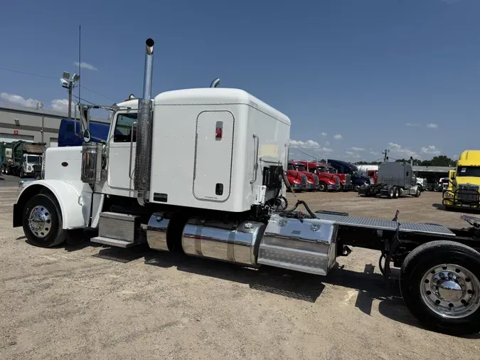 2023 Peterbilt 389