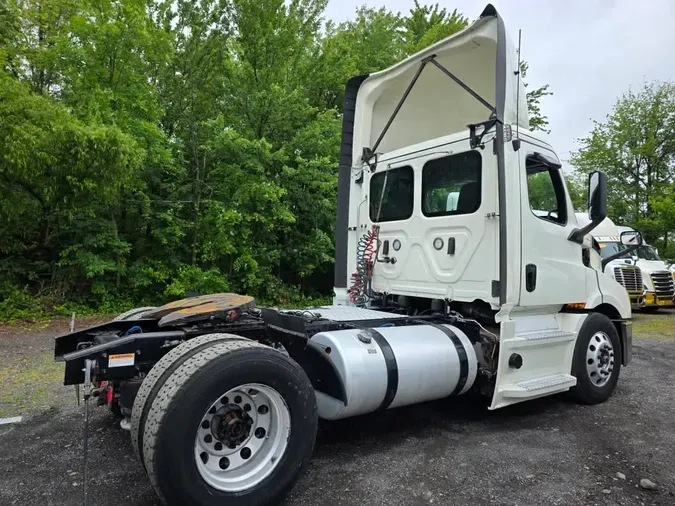 2019 FREIGHTLINER NEW CASCADIA 116