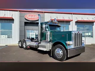2017 PETERBILT 389