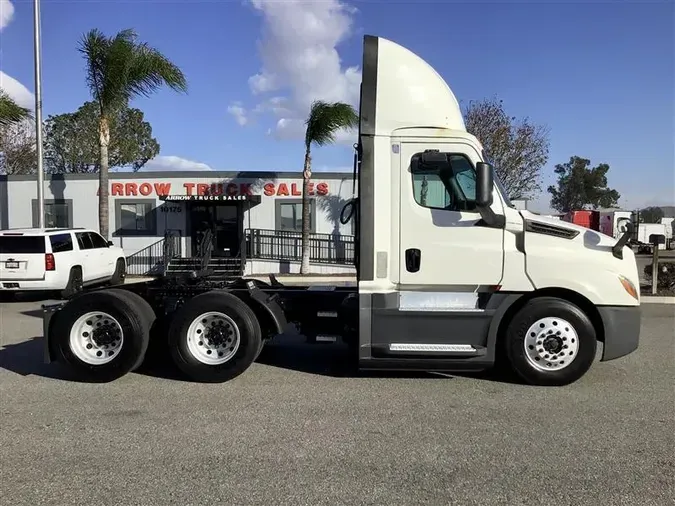 2020 FREIGHTLINER CA126