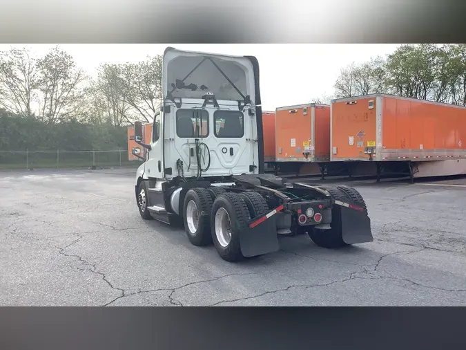 2020 Freightliner Cascadia 126