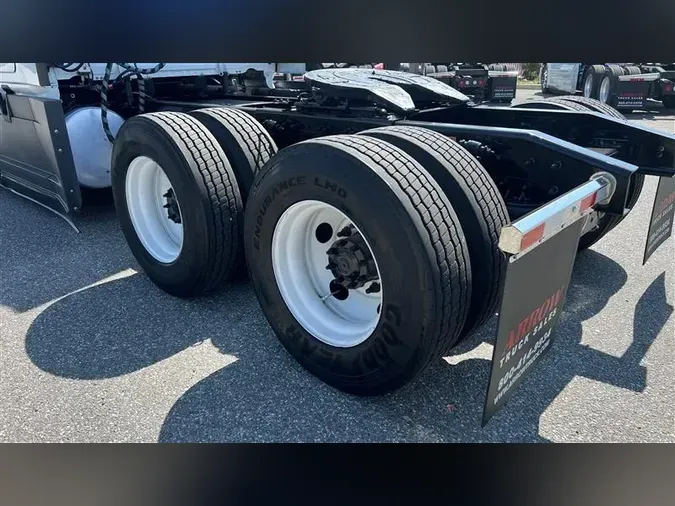 2021 FREIGHTLINER CA126