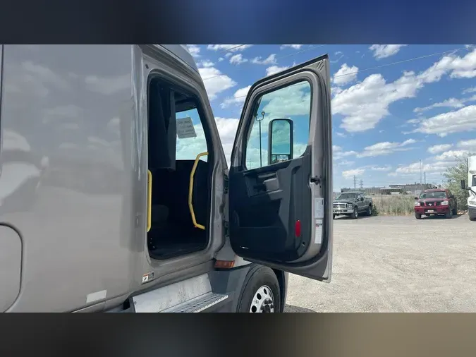 2023 Freightliner Cascadia 126
